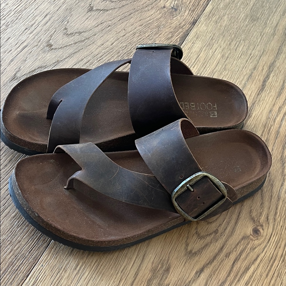 White Mountain foot beds Sandals